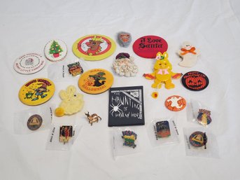 Vintage Novelty Pinbacks & Buttons-Holiday & Religious Themed (Lot D)