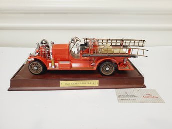 Franklin Mint Precisions Models 1922 Ahrens Fox R-K-4 Fire Engine On Stand 1:32 Scale