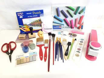 Miscellaneous Art Supplies Lot