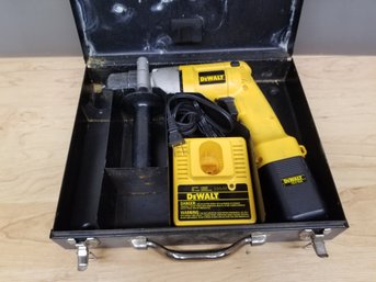 DEWALT DW948 Cordless 1/2' VSR Drill With Charger & One Battery In Metal Case