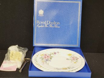 Beautiful Boxed Royal Doulton Bone China Arcadia Two Tiered Cake Stand H4802