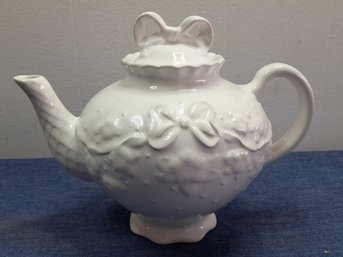 Lynn Hollyn Porta White Pottery Tea Pot