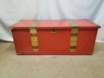 Vintage Lane Cedar Chest With Key