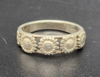 Vintage Sterling Silver Floral Ring