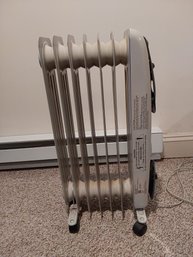 PELONIS ELECTRIC OIL FILLED HEATER  WORKING