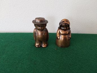 VINTAGE PAIR OF METAL AMISH COUPLE SALT AND PEPPER SHAKERS