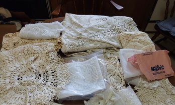 LARGE LOT OF ANTIQUE AND VINTAGE LINENS AND DOILIES