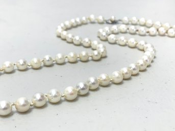 A Vintage String Of Pearls With Sterling Silver Clasp