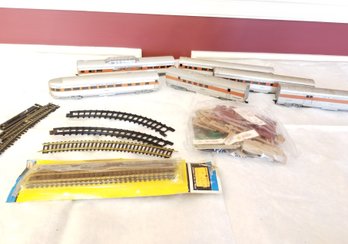 Vintage Trains HO Scale 'New Have Line With  Observation Passenger Car And Cars