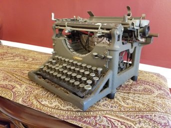 Antique UNDERWOOD Manual Typewriter