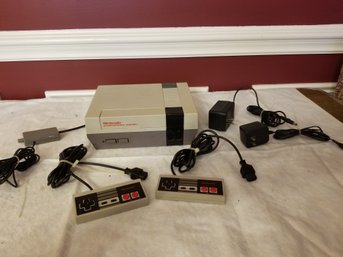Original 1985 Nintendo Game Console With Two Controllers