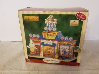 LEMAX Illuminated Village Collection Twirly's Soft Serve Lighted Building- New