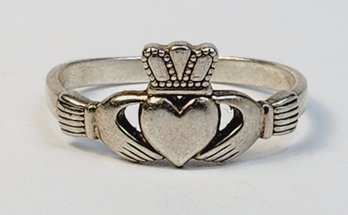 *Vintage Sterling Silver Irish Claddagh Ring