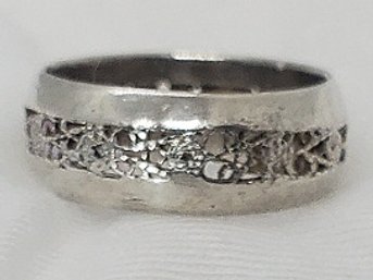 Vintage Sterling Silver Size 6 Beautifully Designed Ring ~ 3.11 Grams