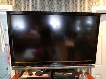 Sony Flat Screen LCD TV With Remote And Wall Bracket - Model Bravia KDL52XBR7