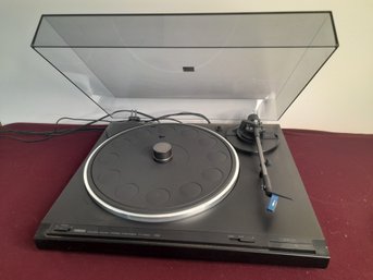 Yamaha Natural Sound Stereo Turntable TT400U