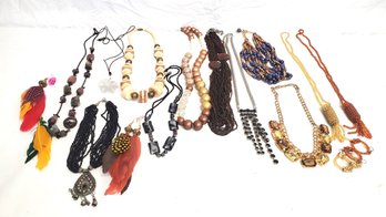 Large Assortment Of Ladies Fashion Jewelry Nacklaces (bag B Necklaces)