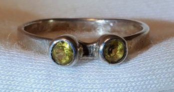 Vintage Sterling Silver Size 6.5 Lovely Ring W/ 2 Yellow Stones ~ 1.49 Grams