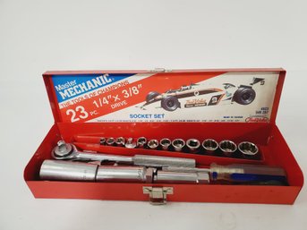 Vintage Master Mechanic Socket Set