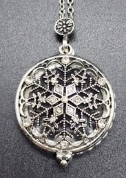 Beautiful Snowflake Magnifying Glass Pendant Necklace