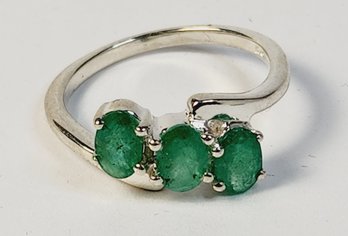 Vintage Sterling Silver Green 3 Stone Ring