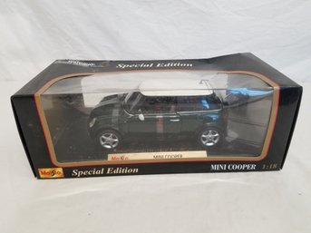 1:18 MINI COOPER Green Car Special Edition Die Cast Maisto