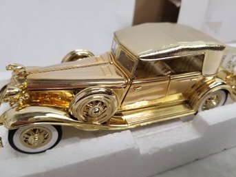 1932 CHRYSLER LEBARON Gold