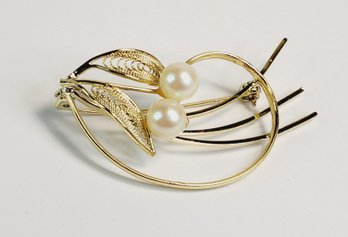 Gold Tone Vintage Pearl Pin / Brooch