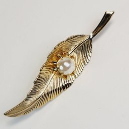 Vintage Gold Tone Pearl Leaf Pin / Brooch