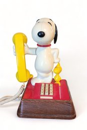 Vintage 1970s Snoopy Plastic Peanuts Telephone ~