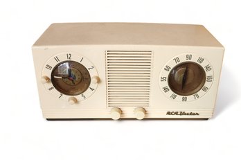 RCA Victor Off White Plastic Tube Table Top Radio ~ Clock Runs ~