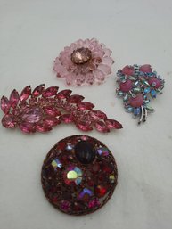 Fine Grouping Of Vintage 1940s/50s Costume Jewelry Brooches