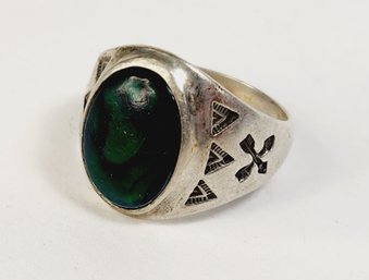 Vintage Native American Sterling Silver Dark Green Stone Ring