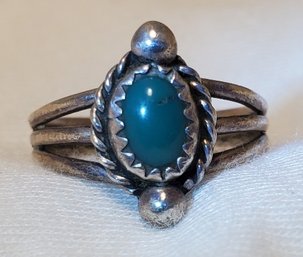 Beautiful Sterling Silver Turquoise Southwestern Style Ring ~ 3.07 Grams