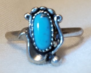 Sterling Silver Size 5 Southwest Style Turquoise Ring ~ 1.98 Grams