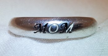 Sterling Silver Size 9 'MOM' Ring ~ 2.06 Grams