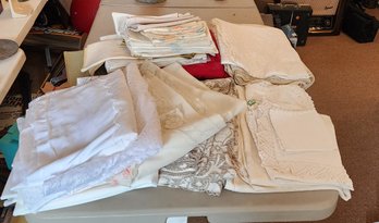 What You See Is What You Get! Table Lot Of Antique & Vintage Lace & Fabric Linens LOT #23