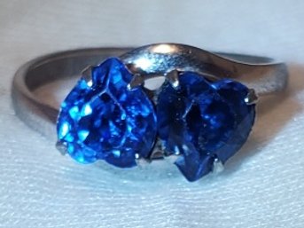 Sterling Silver Size 6 Ring With 2 Heart Shaped Blue Stones ~ 2.07 Grams