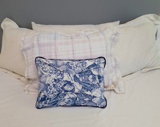 Set Of 5 Decorative Rectangular Throw Pillows &  Pillow Cushion Covers