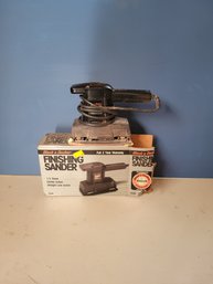 Black And Decker 1/3 Sheet Finishing Sander. Tested And Working. - - - - - - - -- - - - - Loc. GC