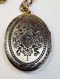 Vintage Large Silver Tone Necklace With  Carved Fillagree Design Locket Pendant