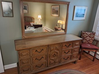 Thomasville Furniture Co Geometric Decorated Front Dresser With Mirror - Very Clean
