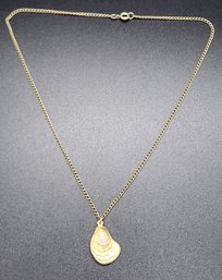 Vintage Gold Tone Seashell Pendant Necklace