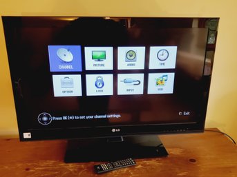 LG 37CS560 37-Inch 1080p 60Hz LCD HDTV (2012 Model) Tabletop Stand & Remote