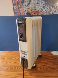 DeLonghi Oil Filled Space Heater.   Tested And Working.