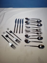 Architecturally Pleasing Thick And Balanced Cutlery Set Of 4. - -- - - - - - - - - - - - - - - Loc: Kit  Rack