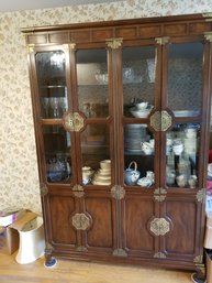 Beautiful Henredon Asian Inspired Dining Room Hutch China Cabinet - One Piece Unit