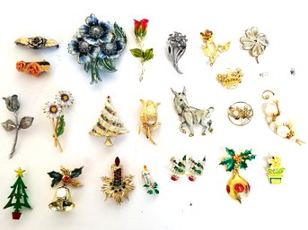 Wonderful Selection Of Vintage Pins & Brooches - 24 Pieces