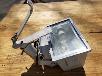 HUBBELL MHS-0400H-268 Heavy Duty Industrial Floodlight