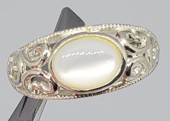 Sterling Silver Size 6 White Cat's Eye Ring ~ 3.35 Grams